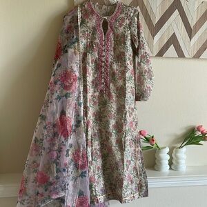 Ethnic outfitters Kameez Kurta and dupatta